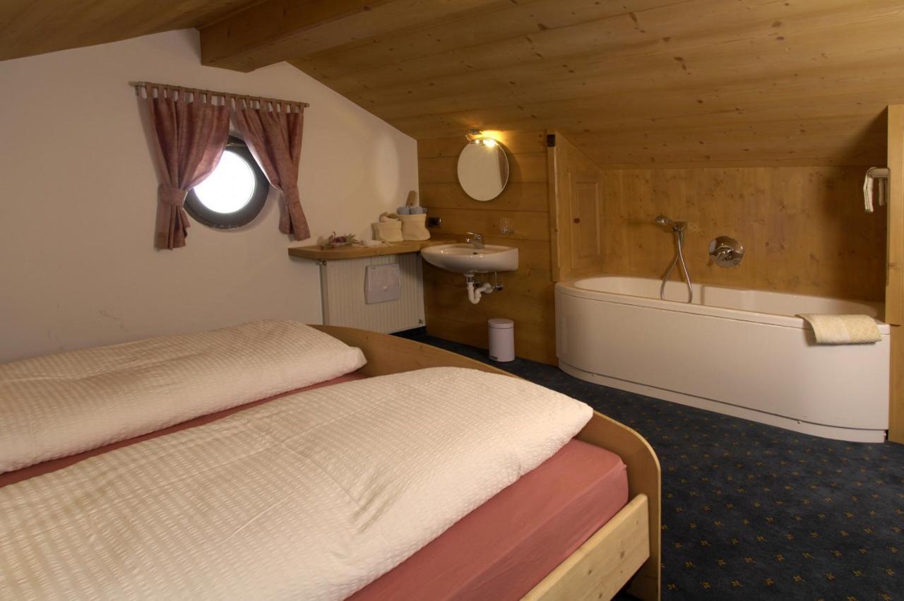 Agriturismo Apartments Tuene Urtijëi Dış mekan fotoğraf