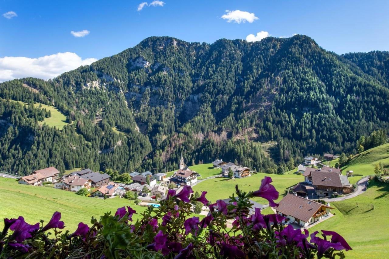 Agriturismo Apartments Tuene Urtijëi Dış mekan fotoğraf
