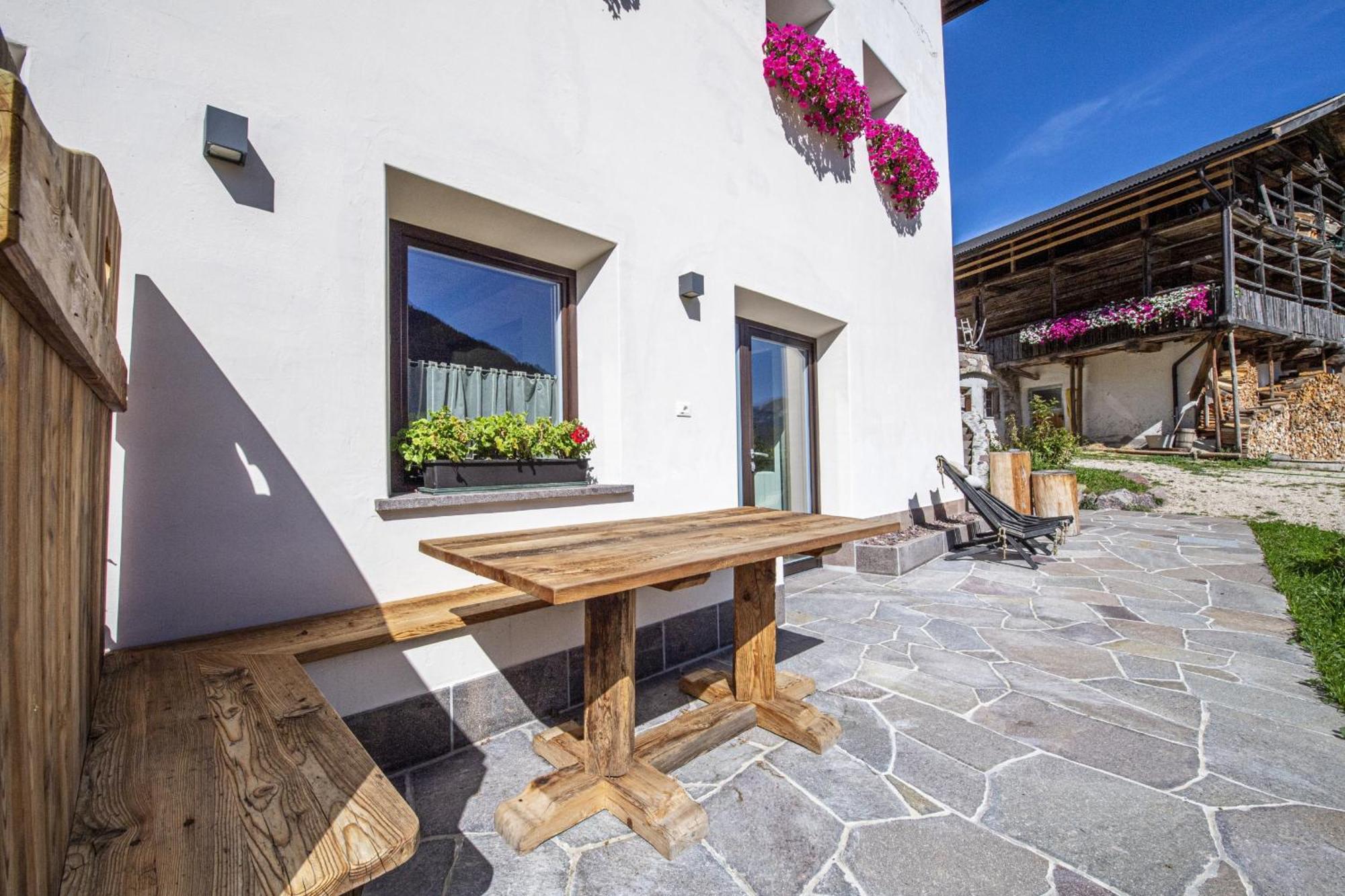 Agriturismo Apartments Tuene Urtijëi Dış mekan fotoğraf