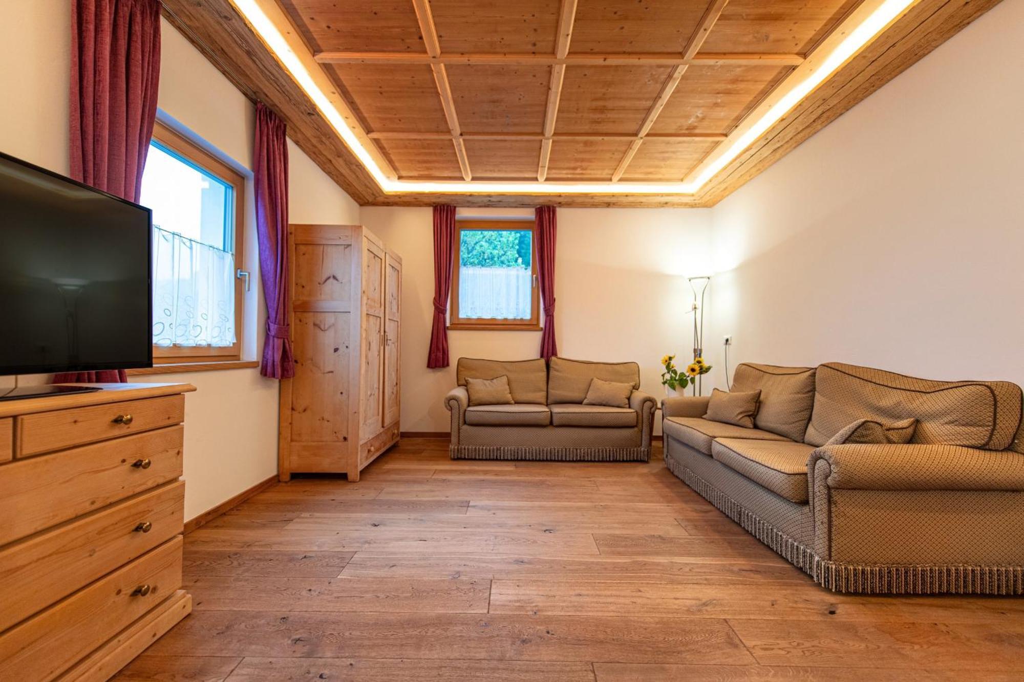 Agriturismo Apartments Tuene Urtijëi Dış mekan fotoğraf
