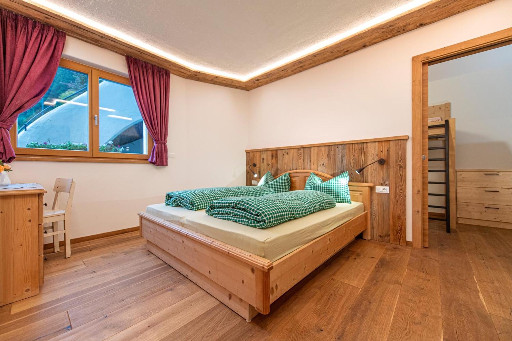 Agriturismo Apartments Tuene Urtijëi Dış mekan fotoğraf